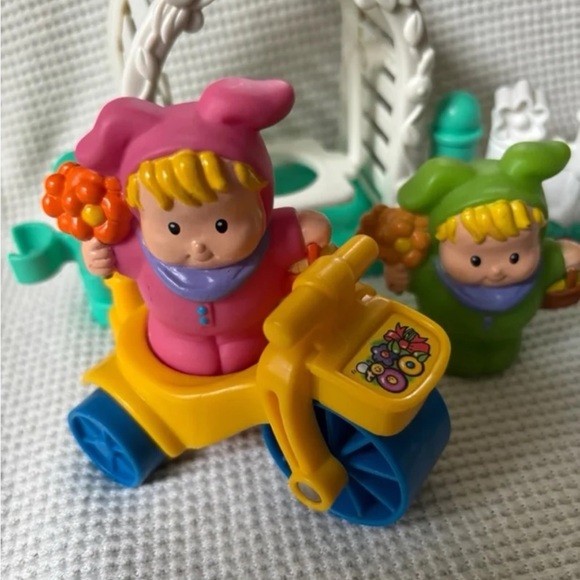 Fosher price People EASTER BUNNY SUITS children w/ BASKET Swing Tricycle - Picture 2 of 5